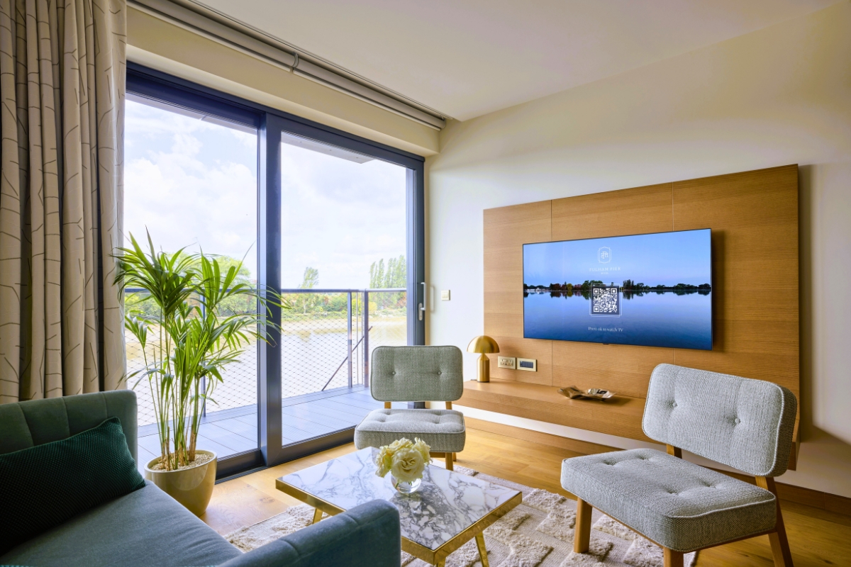Fulham Pier guestroom